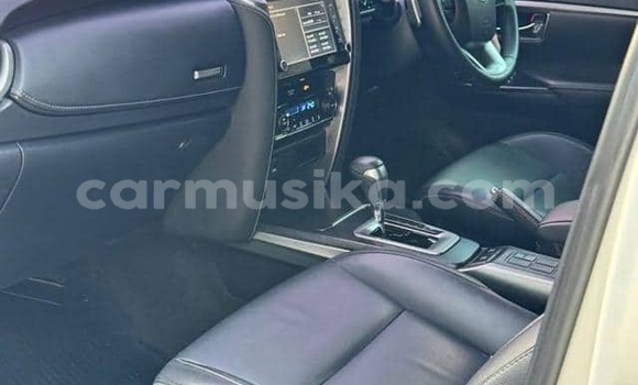 Acheter Occasion Voiture Toyota Fortuner Blanc à Beitbridge, Matabeleland South Acheter Occasion Voiture Toyota Fortuner Blanc à Beitbridge, Matabeleland South