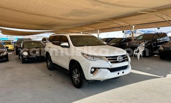 Acheter Occasion Voiture Toyota Fortuner Blanc à Beitbridge, Matabeleland South Acheter Occasion Voiture Toyota Fortuner Blanc à Beitbridge, Matabeleland South