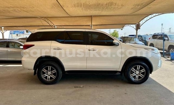 Acheter Occasion Voiture Toyota Fortuner Blanc à Beitbridge, Matabeleland South Acheter Occasion Voiture Toyota Fortuner Blanc à Beitbridge, Matabeleland South