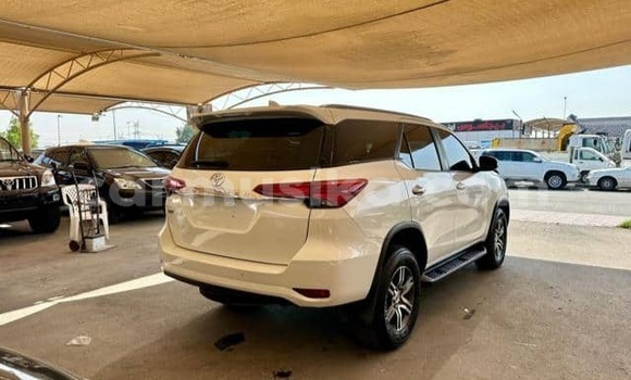 Acheter Occasion Voiture Toyota Fortuner Blanc à Beitbridge, Matabeleland South Acheter Occasion Voiture Toyota Fortuner Blanc à Beitbridge, Matabeleland South