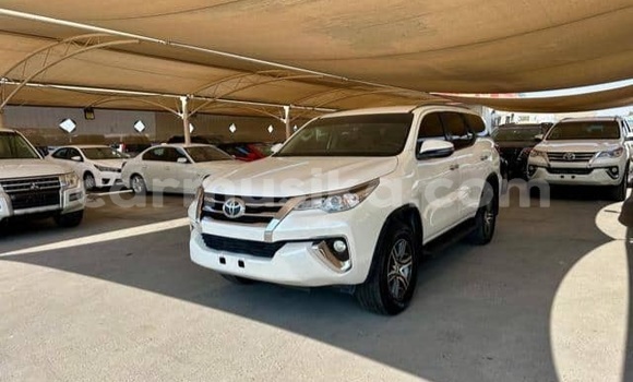 Acheter Occasion Voiture Toyota Fortuner Blanc à Beitbridge, Matabeleland South Acheter Occasion Voiture Toyota Fortuner Blanc à Beitbridge, Matabeleland South