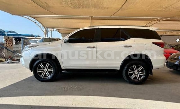 Acheter Occasion Voiture Toyota Fortuner Blanc à Beitbridge, Matabeleland South Acheter Occasion Voiture Toyota Fortuner Blanc à Beitbridge, Matabeleland South