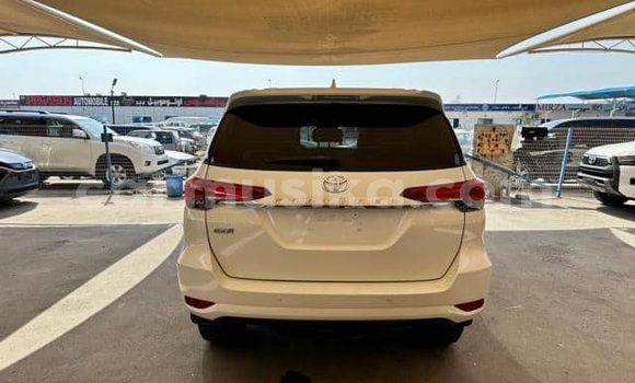 Acheter Occasion Voiture Toyota Fortuner Blanc à Beitbridge, Matabeleland South Acheter Occasion Voiture Toyota Fortuner Blanc à Beitbridge, Matabeleland South