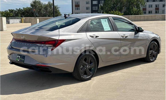 Tenga Tsaru Hyundai Elantra Zvimwe Mota in Harare in Harare Tenga Tsaru Hyundai Elantra Zvimwe Mota in Harare in Harare