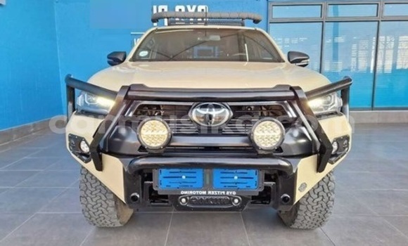 Tenga Tsaru Toyota Hilux Beige Mota in Harare in Harare Tenga Tsaru Toyota Hilux Beige Mota in Harare in Harare