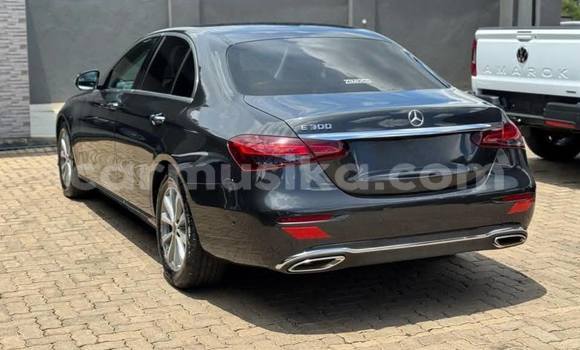 Acheter Occasion Voiture Mercedes‒Benz E–Class Noir à Harare, Harare Acheter Occasion Voiture Mercedes‒Benz E–Class Noir à Harare, Harare