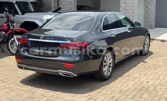 Acheter Occasion Voiture Mercedes‒Benz E–Class Noir à Harare, Harare Acheter Occasion Voiture Mercedes‒Benz E–Class Noir à Harare, Harare