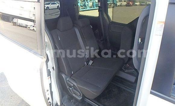 Acheter Occasion Voiture Toyota Alphard Blanc à Beitbridge, Matabeleland South Acheter Occasion Voiture Toyota Alphard Blanc à Beitbridge, Matabeleland South