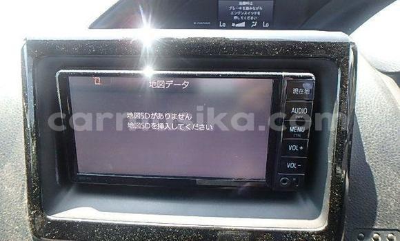 Acheter Occasion Voiture Toyota Alphard Blanc à Beitbridge, Matabeleland South Acheter Occasion Voiture Toyota Alphard Blanc à Beitbridge, Matabeleland South