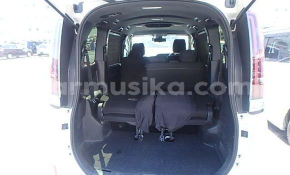 Acheter Occasion Voiture Toyota Alphard Blanc à Beitbridge, Matabeleland South Acheter Occasion Voiture Toyota Alphard Blanc à Beitbridge, Matabeleland South