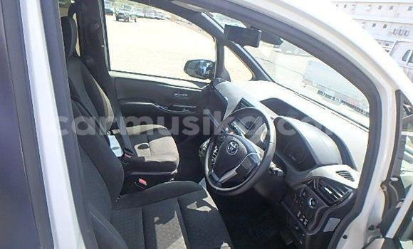 Acheter Occasion Voiture Toyota Alphard Blanc à Beitbridge, Matabeleland South Acheter Occasion Voiture Toyota Alphard Blanc à Beitbridge, Matabeleland South