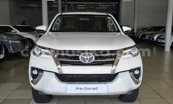 Acheter Occasion Voiture Toyota Fortuner Blanc à Belvédère, Harare Acheter Occasion Voiture Toyota Fortuner Blanc à Belvédère, Harare