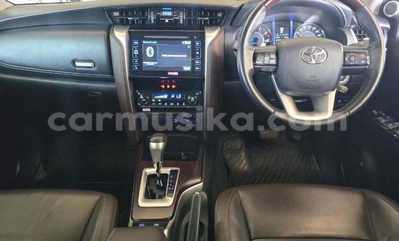 Acheter Occasion Voiture Toyota Fortuner Blanc à Belvédère, Harare Acheter Occasion Voiture Toyota Fortuner Blanc à Belvédère, Harare