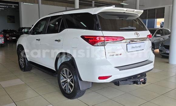 Acheter Occasion Voiture Toyota Fortuner Blanc à Belvédère, Harare Acheter Occasion Voiture Toyota Fortuner Blanc à Belvédère, Harare