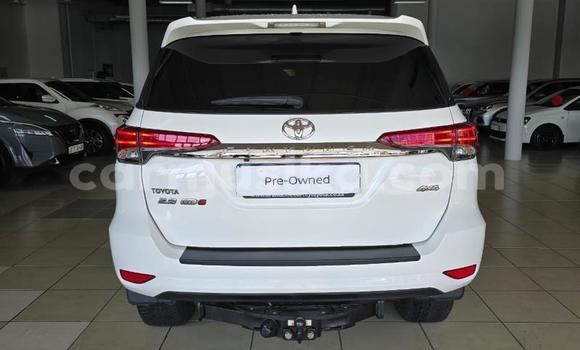 Acheter Occasion Voiture Toyota Fortuner Blanc à Belvédère, Harare Acheter Occasion Voiture Toyota Fortuner Blanc à Belvédère, Harare