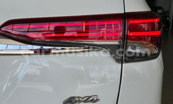 Acheter Occasion Voiture Toyota Fortuner Blanc à Belvédère, Harare Acheter Occasion Voiture Toyota Fortuner Blanc à Belvédère, Harare