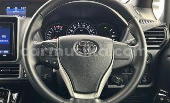 Acheter Occasion Voiture Toyota Noah Gris à Beitbridge, Matabeleland South Acheter Occasion Voiture Toyota Noah Gris à Beitbridge, Matabeleland South