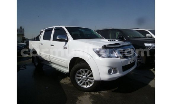 Buy Import Toyota Hilux White Car in Import - Dubai in Harare Buy Import Toyota Hilux White Car in Import - Dubai in Harare