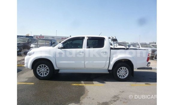 Buy Import Toyota Hilux White Car in Import - Dubai in Harare Buy Import Toyota Hilux White Car in Import - Dubai in Harare