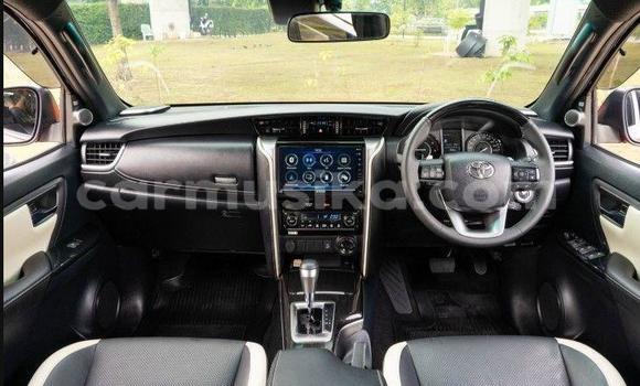 Acheter Occasion Voiture Toyota Fortuner Rouge à Beitbridge, Matabeleland South Acheter Occasion Voiture Toyota Fortuner Rouge à Beitbridge, Matabeleland South