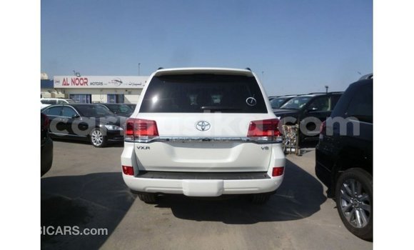 Acheter Import Voiture Toyota Land Cruiser Blanc à Import - Dubai, Harare Acheter Import Voiture Toyota Land Cruiser Blanc à Import - Dubai, Harare