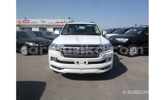 Acheter Import Voiture Toyota Land Cruiser Blanc à Import - Dubai, Harare Acheter Import Voiture Toyota Land Cruiser Blanc à Import - Dubai, Harare