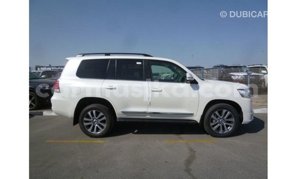 Acheter Import Voiture Toyota Land Cruiser Blanc à Import - Dubai, Harare Acheter Import Voiture Toyota Land Cruiser Blanc à Import - Dubai, Harare