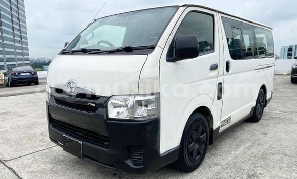 Buy Used Toyota Hiace White Car in Beitbridge in Matabeleland South