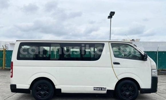 Buy Used Toyota Hiace White Car in Beitbridge in Matabeleland South Buy Used Toyota Hiace White Car in Beitbridge in Matabeleland South