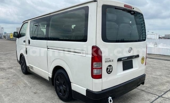 Buy Used Toyota Hiace White Car in Beitbridge in Matabeleland South Buy Used Toyota Hiace White Car in Beitbridge in Matabeleland South