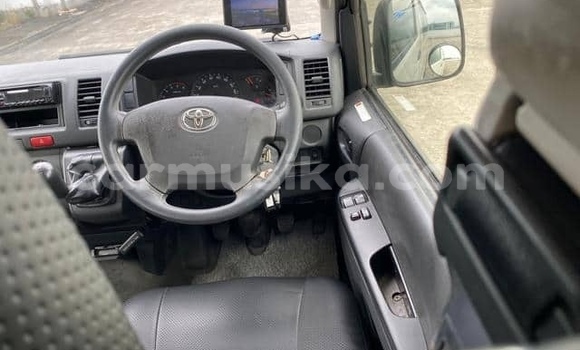 Buy Used Toyota Hiace White Car in Beitbridge in Matabeleland South Buy Used Toyota Hiace White Car in Beitbridge in Matabeleland South