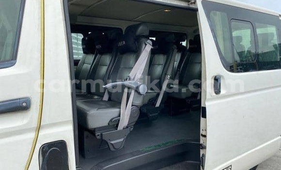 Buy Used Toyota Hiace White Car in Beitbridge in Matabeleland South Buy Used Toyota Hiace White Car in Beitbridge in Matabeleland South