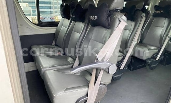 Buy Used Toyota Hiace White Car in Beitbridge in Matabeleland South Buy Used Toyota Hiace White Car in Beitbridge in Matabeleland South