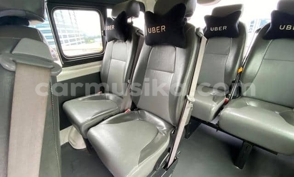 Buy Used Toyota Hiace White Car in Beitbridge in Matabeleland South Buy Used Toyota Hiace White Car in Beitbridge in Matabeleland South