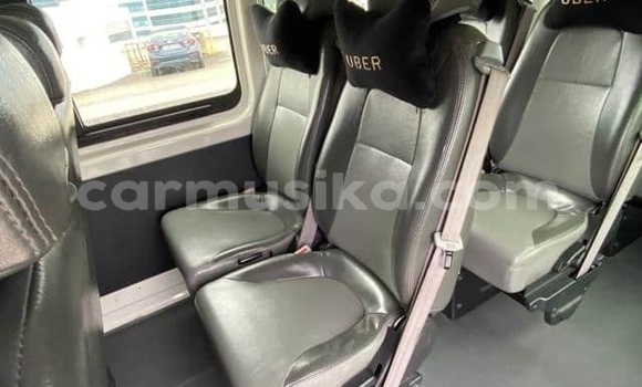 Buy Used Toyota Hiace White Car in Beitbridge in Matabeleland South Buy Used Toyota Hiace White Car in Beitbridge in Matabeleland South