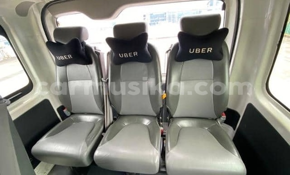 Buy Used Toyota Hiace White Car in Beitbridge in Matabeleland South Buy Used Toyota Hiace White Car in Beitbridge in Matabeleland South