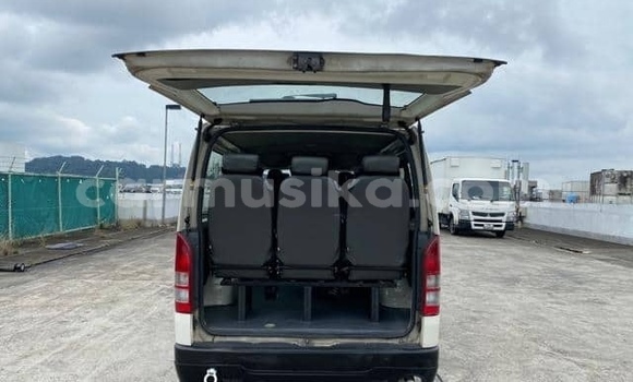 Buy Used Toyota Hiace White Car in Beitbridge in Matabeleland South Buy Used Toyota Hiace White Car in Beitbridge in Matabeleland South