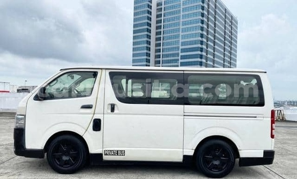 Buy Used Toyota Hiace White Car in Beitbridge in Matabeleland South Buy Used Toyota Hiace White Car in Beitbridge in Matabeleland South