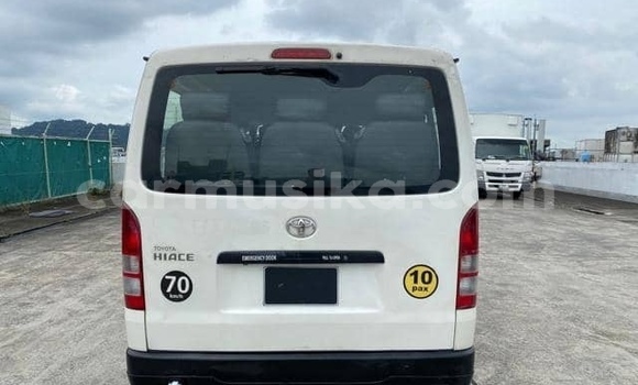 Buy Used Toyota Hiace White Car in Beitbridge in Matabeleland South Buy Used Toyota Hiace White Car in Beitbridge in Matabeleland South