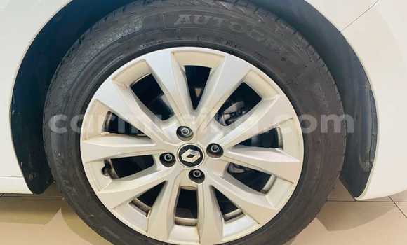 Acheter Occasion Voiture Renault Clio Blanc à Beitbridge, Matabeleland South Acheter Occasion Voiture Renault Clio Blanc à Beitbridge, Matabeleland South