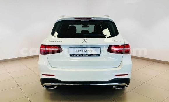 Acheter Occasion Voiture Mercedes-Benz GLC 250D Blanc à Beitbridge, Matabeleland South Acheter Occasion Voiture Mercedes-Benz GLC 250D Blanc à Beitbridge, Matabeleland South