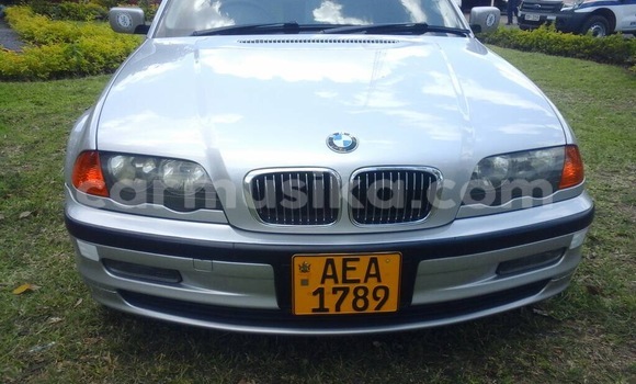 Nunua Ilio tumika BMW 3–Series Fedha Gari ndani ya Avondale nchini Harare