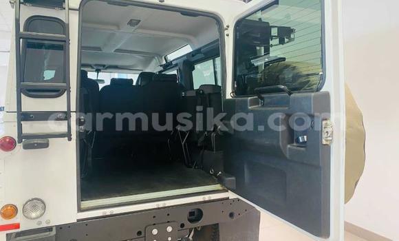 Buy Used Land Rover Defender White Car in Beitbridge in Matabeleland South Buy Used Land Rover Defender White Car in Beitbridge in Matabeleland South