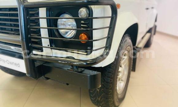 Buy Used Land Rover Defender White Car in Beitbridge in Matabeleland South Buy Used Land Rover Defender White Car in Beitbridge in Matabeleland South