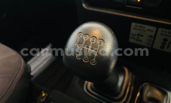 Buy Used Land Rover Defender White Car in Beitbridge in Matabeleland South Buy Used Land Rover Defender White Car in Beitbridge in Matabeleland South