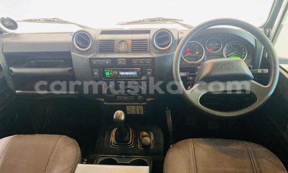 Buy Used Land Rover Defender White Car in Beitbridge in Matabeleland South Buy Used Land Rover Defender White Car in Beitbridge in Matabeleland South