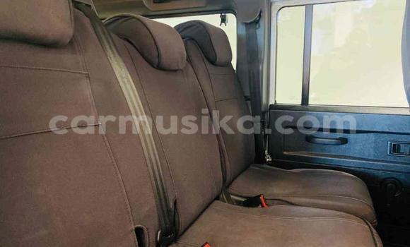 Buy Used Land Rover Defender White Car in Beitbridge in Matabeleland South Buy Used Land Rover Defender White Car in Beitbridge in Matabeleland South