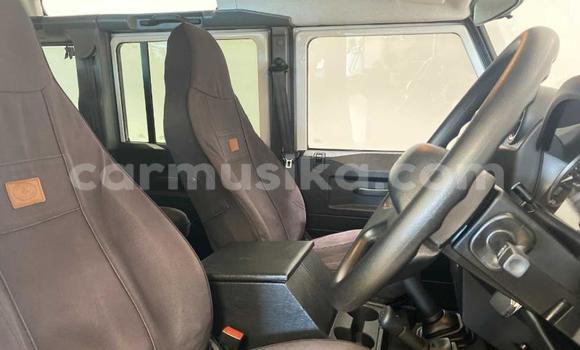 Buy Used Land Rover Defender White Car in Beitbridge in Matabeleland South Buy Used Land Rover Defender White Car in Beitbridge in Matabeleland South