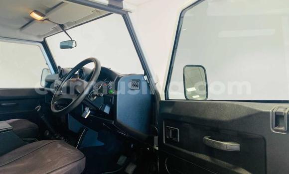 Buy Used Land Rover Defender White Car in Beitbridge in Matabeleland South Buy Used Land Rover Defender White Car in Beitbridge in Matabeleland South