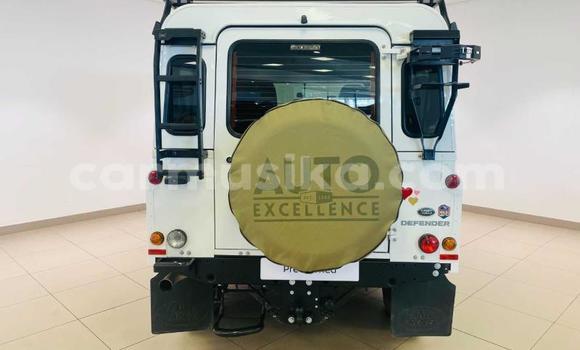 Buy Used Land Rover Defender White Car in Beitbridge in Matabeleland South Buy Used Land Rover Defender White Car in Beitbridge in Matabeleland South